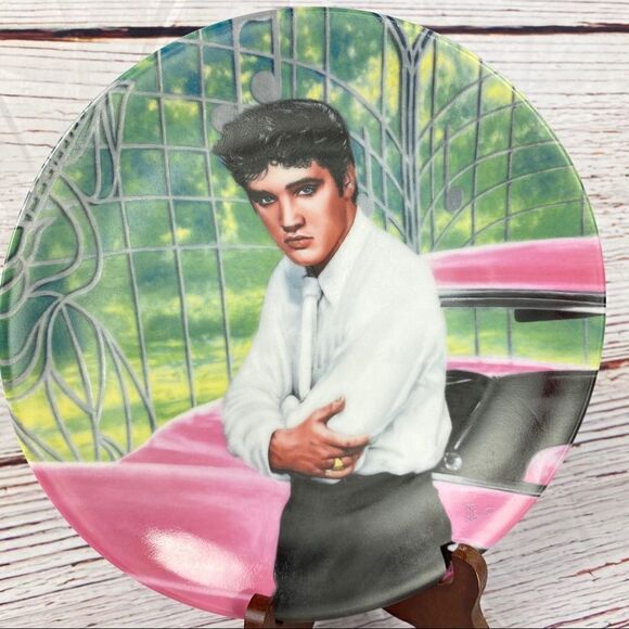Elvis Presley “At The Gates Of Graceland” Plate - Picture 2 of 5